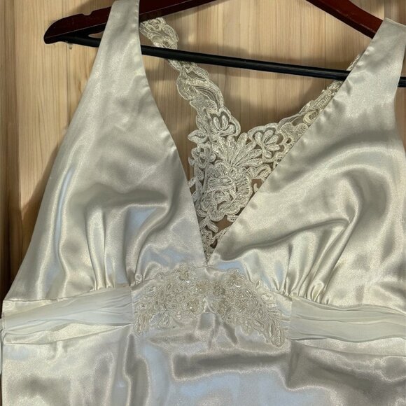 Linea Donatello Elegant Silk-Feel Robe & Matching Nightgown | Size S/M - Picture 5 of 6